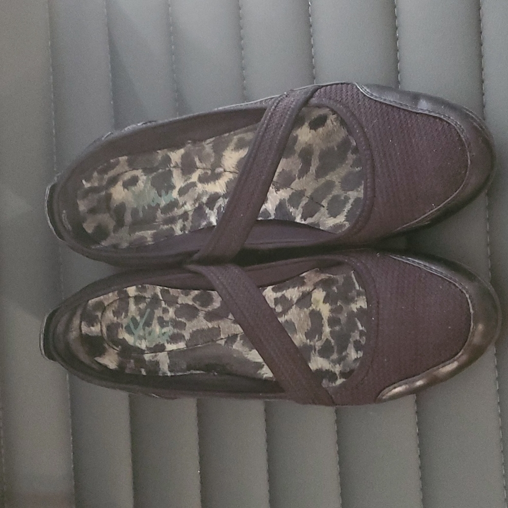 YUU black shoes